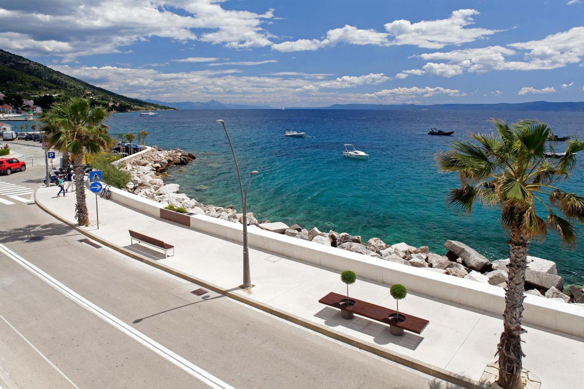 Amazing Waterfront Apartments Бол Экстерьер фото