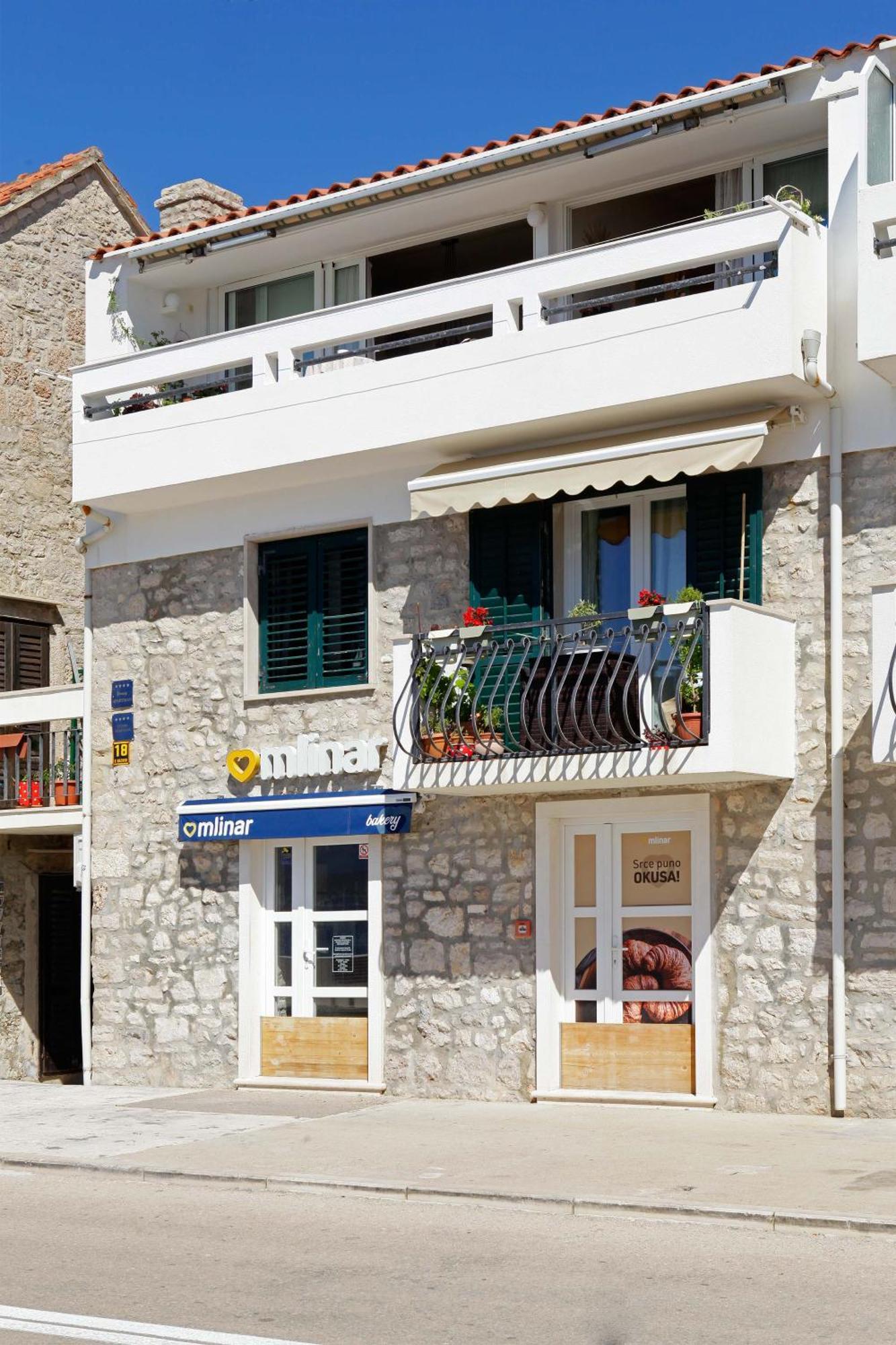 Amazing Waterfront Apartments Бол Экстерьер фото