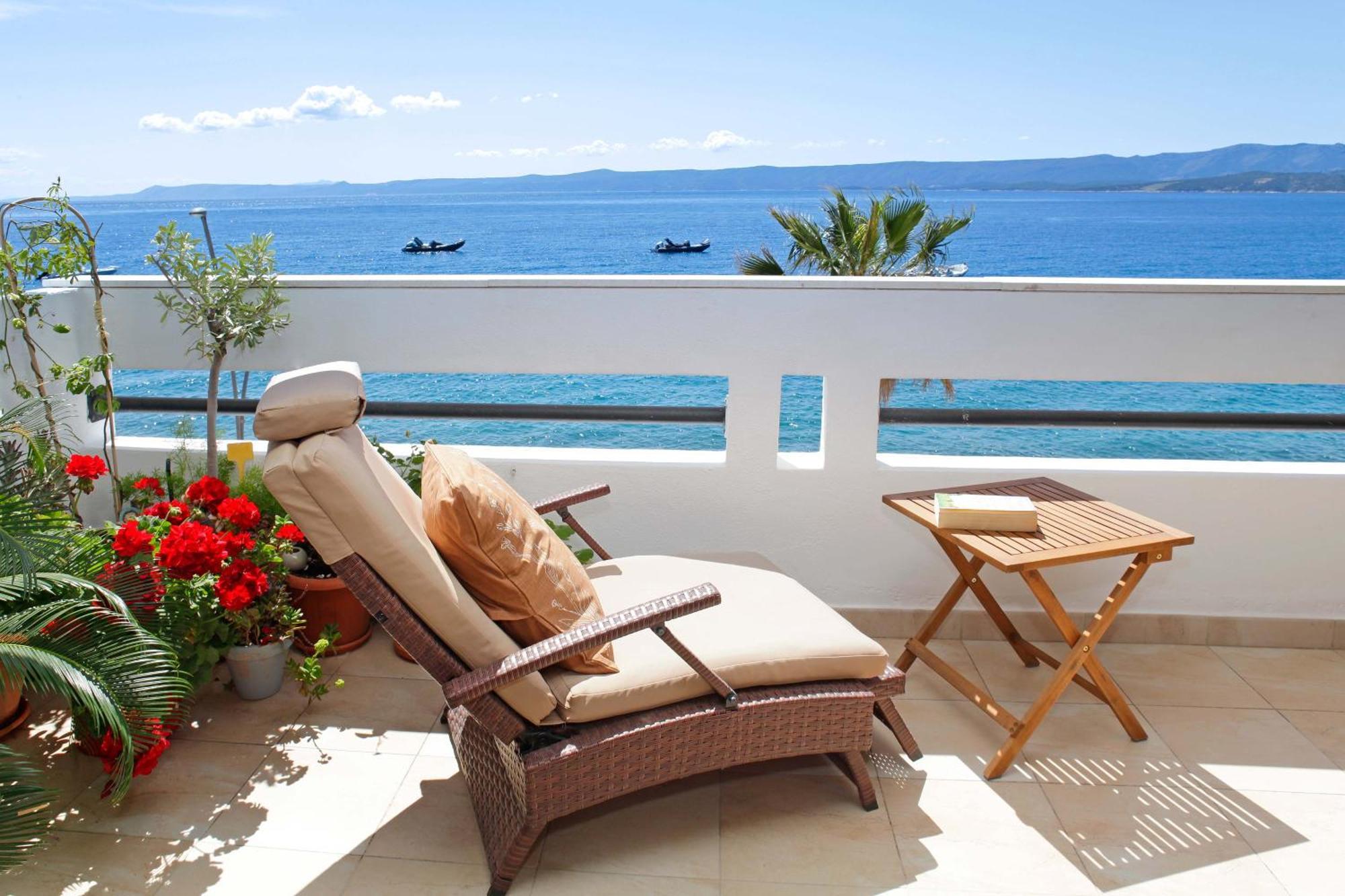 Amazing Waterfront Apartments Бол Экстерьер фото