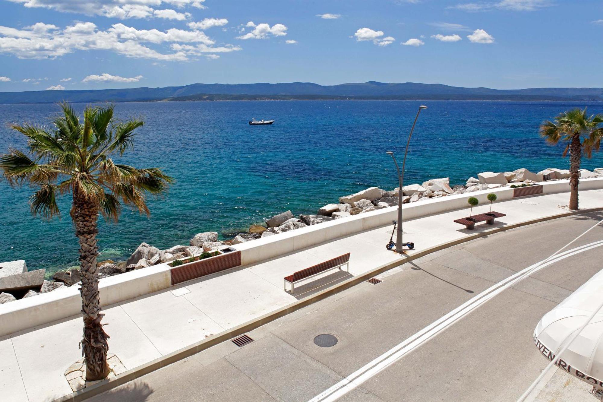 Amazing Waterfront Apartments Бол Экстерьер фото