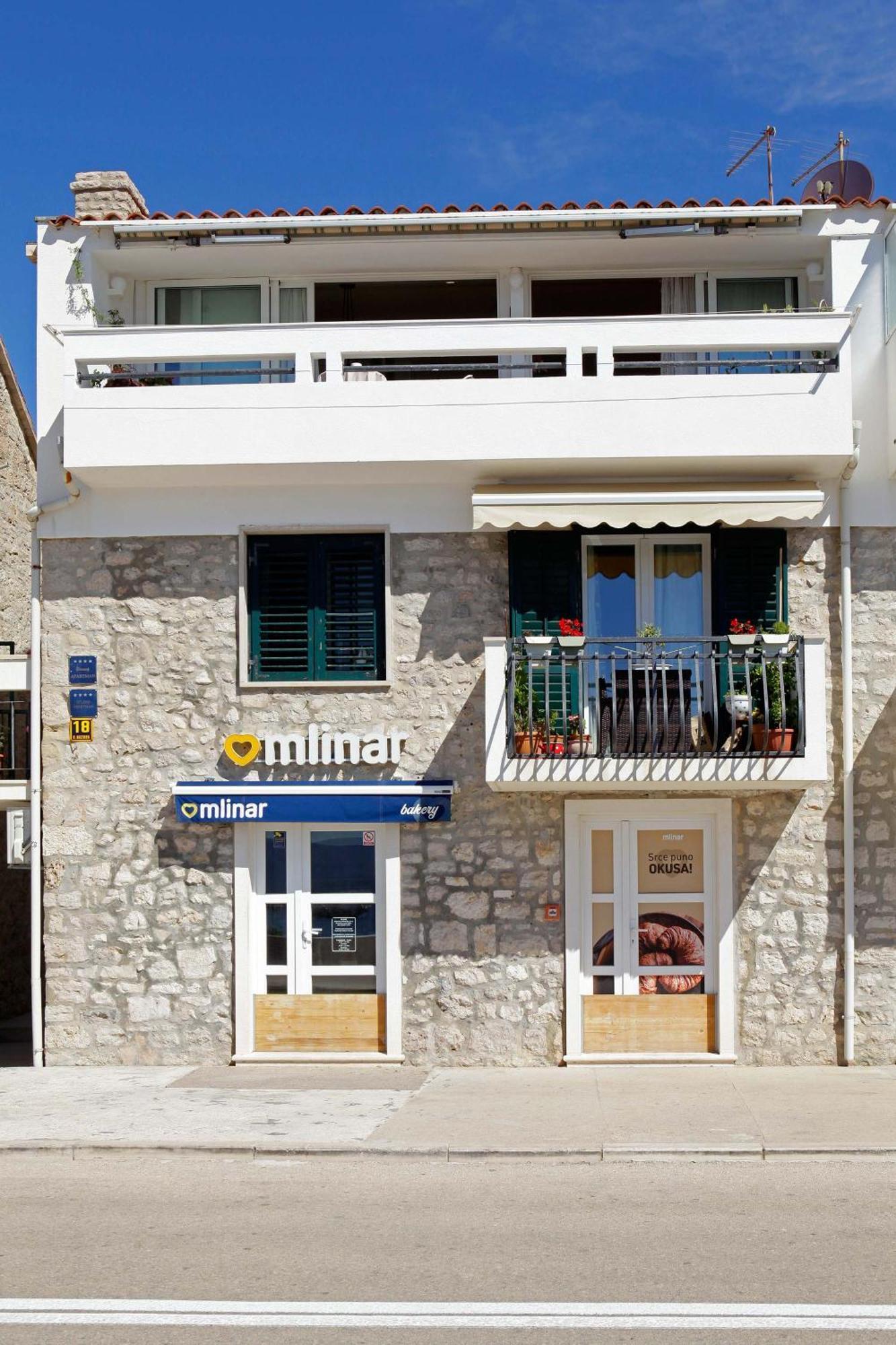Amazing Waterfront Apartments Бол Экстерьер фото
