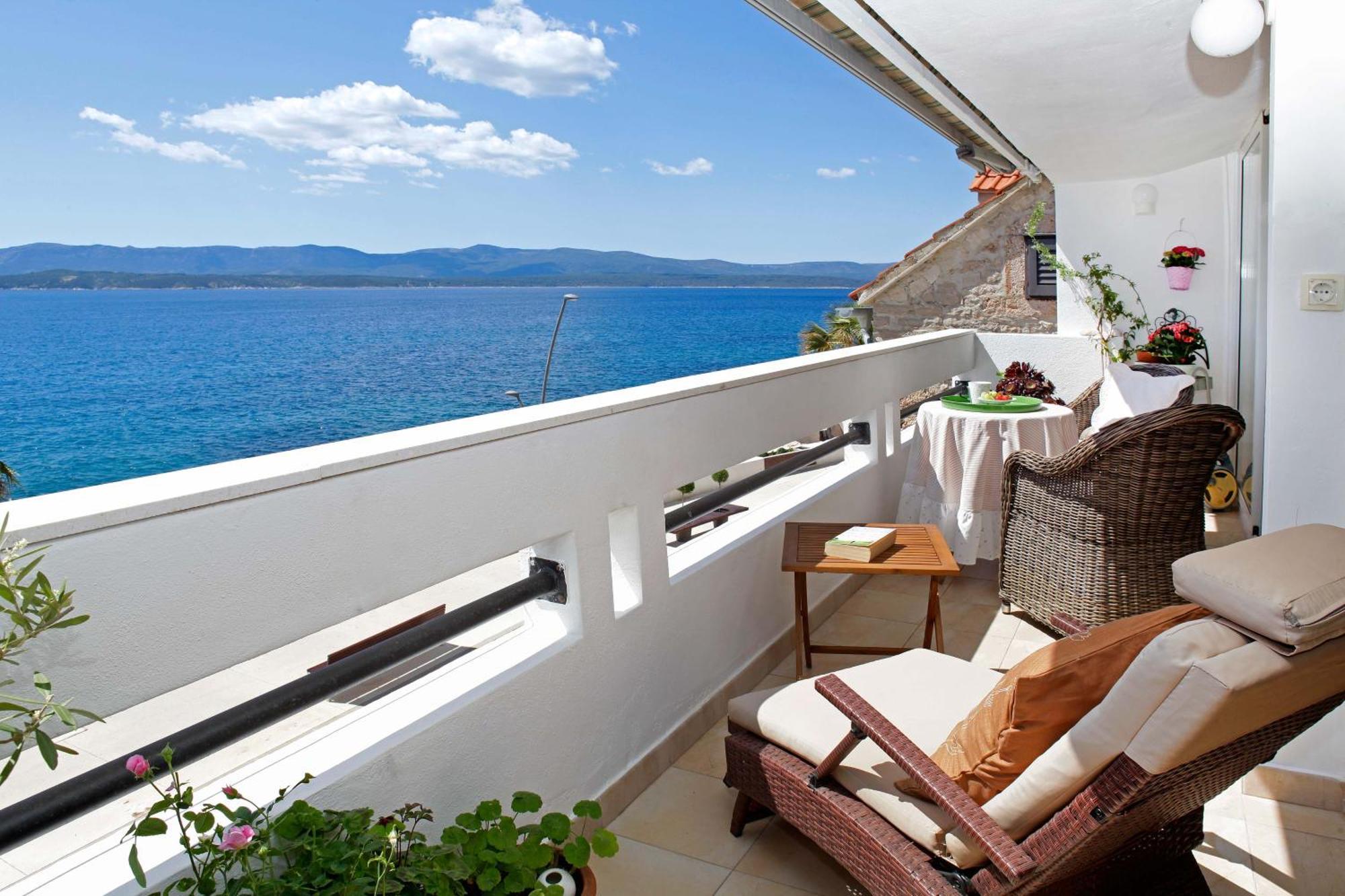 Amazing Waterfront Apartments Бол Экстерьер фото