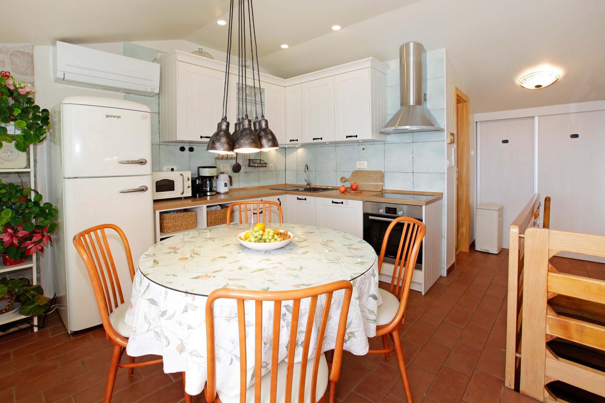 Amazing Waterfront Apartments Бол Экстерьер фото