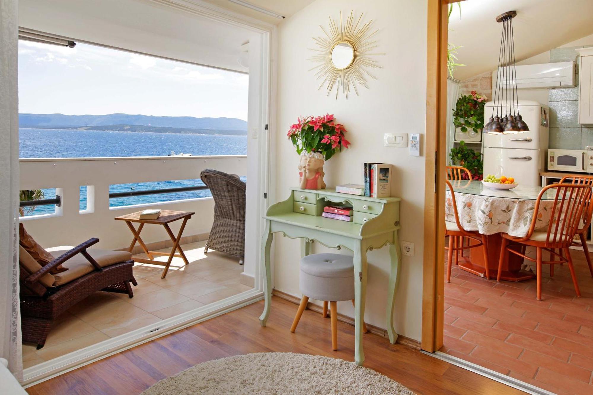 Amazing Waterfront Apartments Бол Экстерьер фото