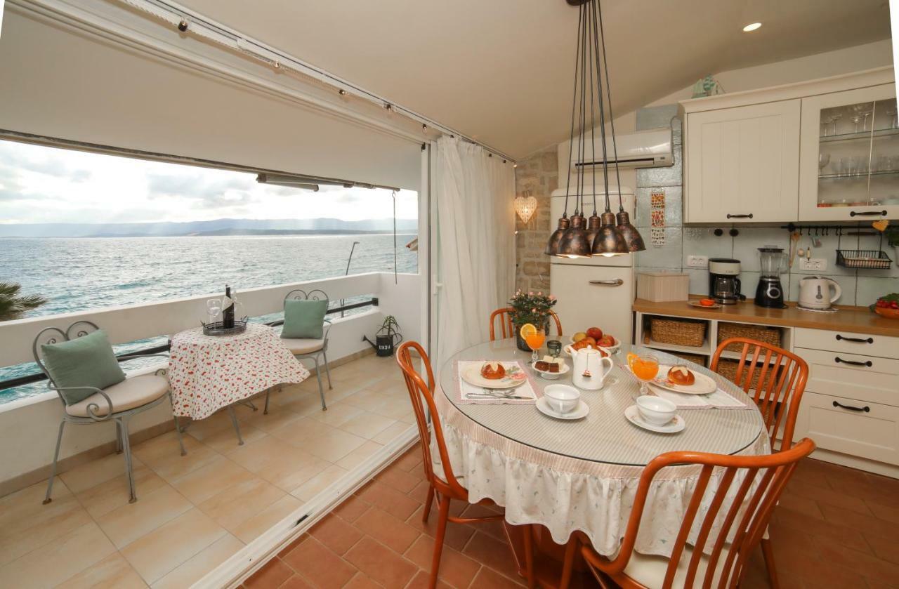 Amazing Waterfront Apartments Бол Экстерьер фото