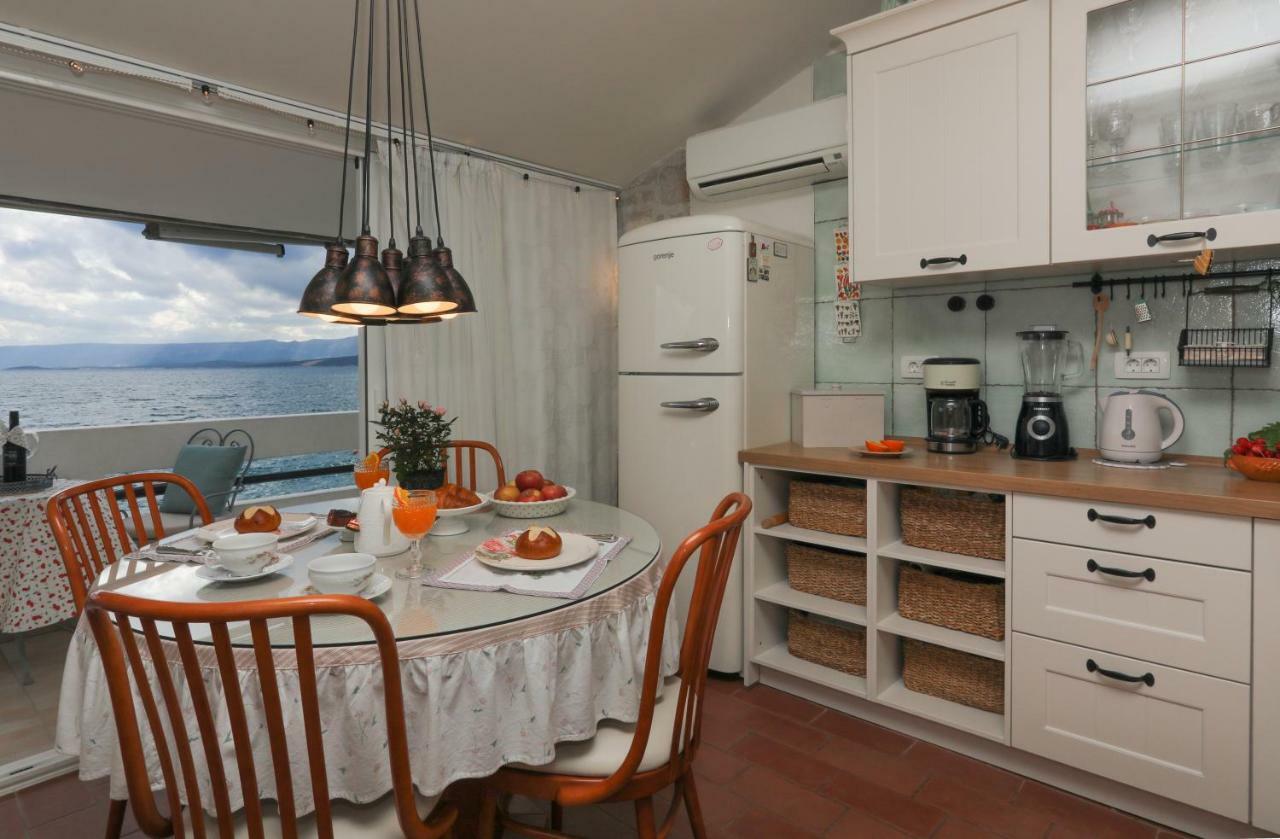 Amazing Waterfront Apartments Бол Экстерьер фото