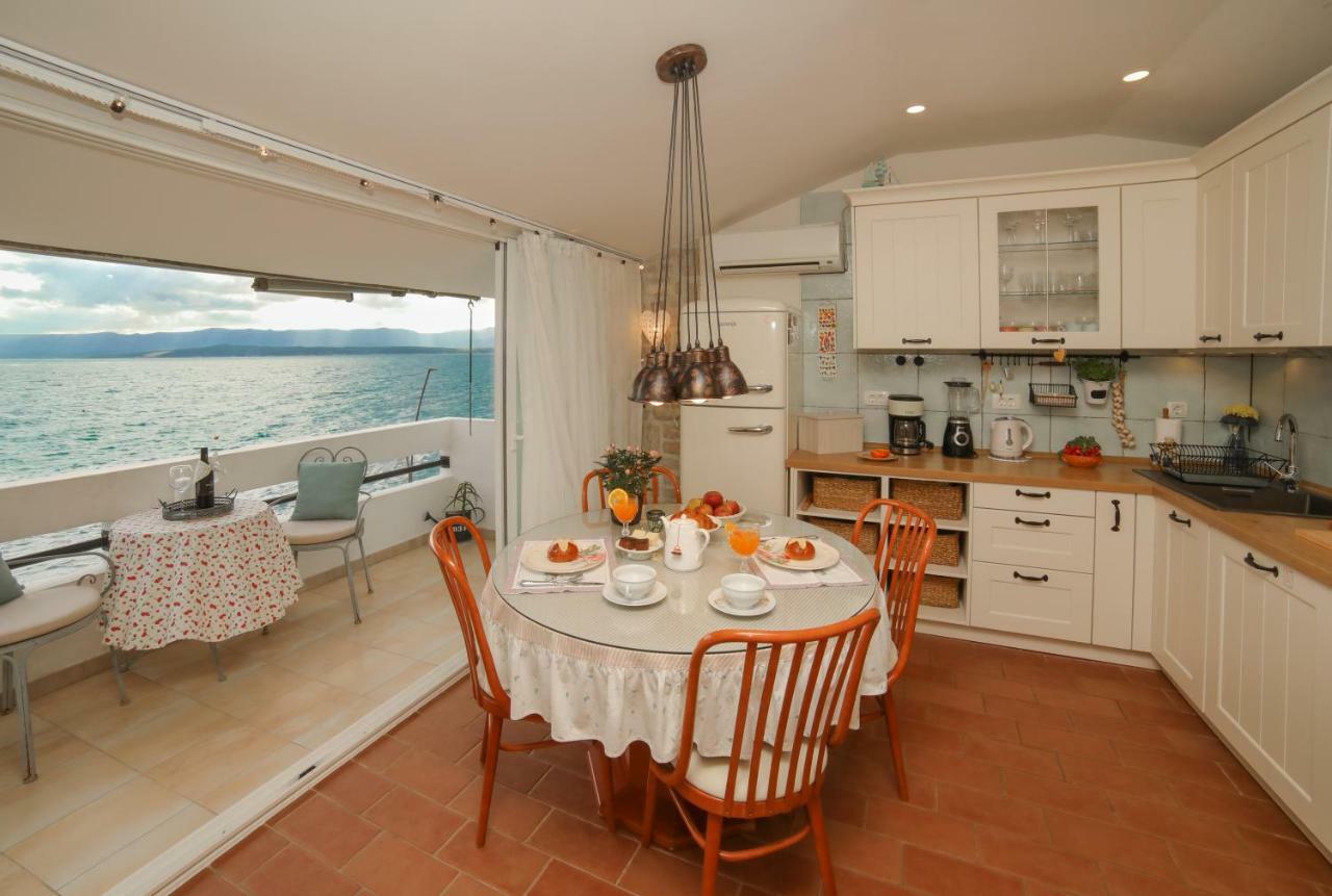 Amazing Waterfront Apartments Бол Экстерьер фото